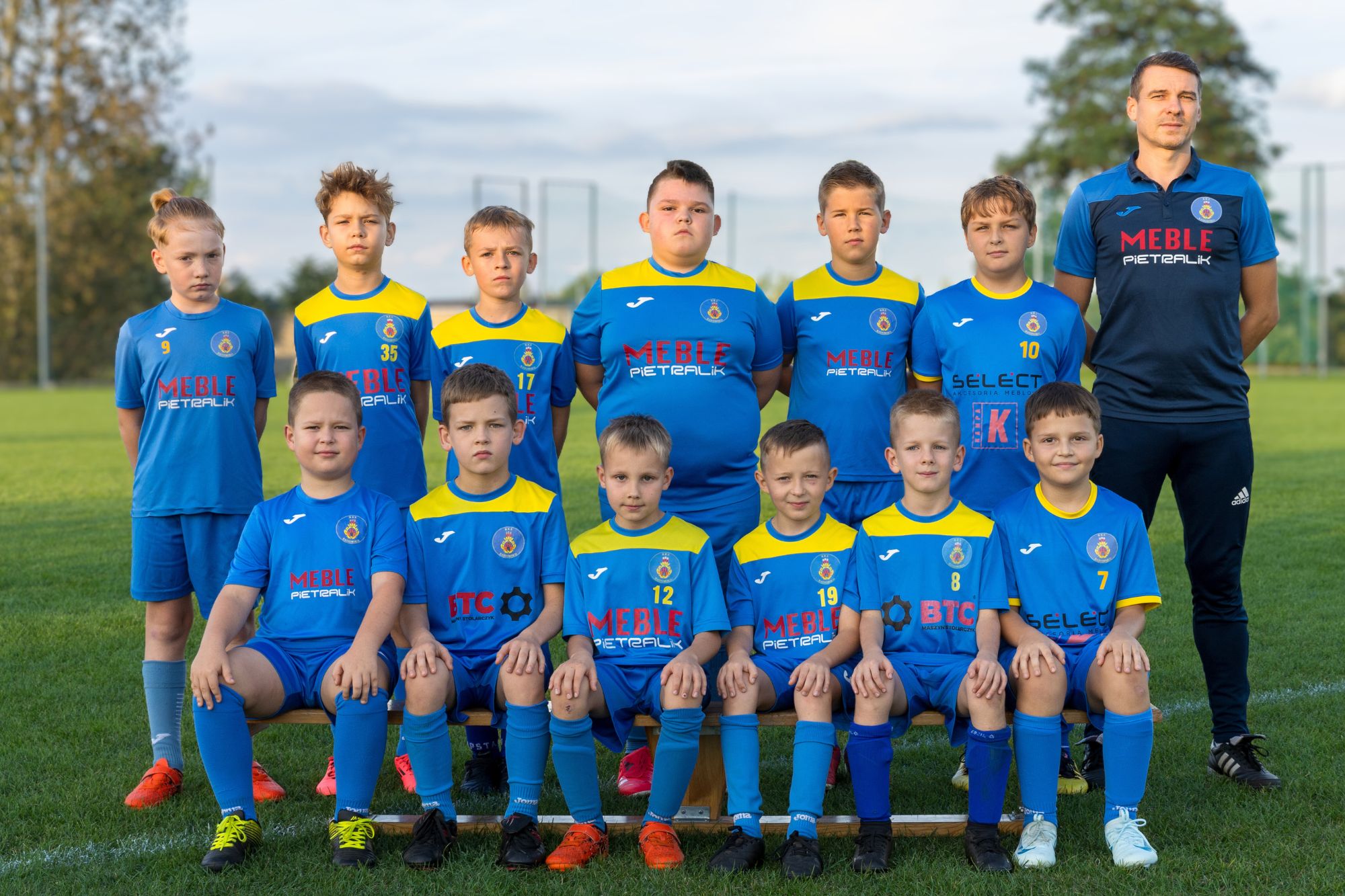U23